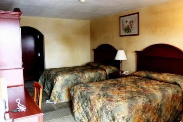 Summit Inn Hempstead 10