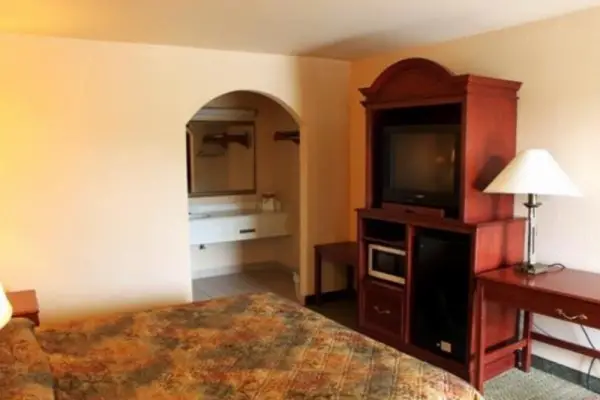 Summit Inn Hempstead 7